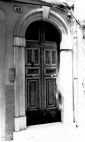 Via Garibaldi 42. Portale opera dei F.lli De Sol.