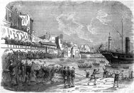 <strong>Sbarco di volontari inglesi nell'Arsenale di Napoli in una incisione del 1860.</strong> Scontato anche il fatto che l’azione fu finanziata dagli <em>inglesi</em>, circostanza che - come scrive Di Rienzo - '<em>la storiografia ufficiale ha sempre accantonata, spesso con immotivata sufficienza</em>'. Non mancano neppure le prove degli accordi tra camorra campana e insorti filo-garibaldini, per favorire la vittoria dell’<em>Eroe dei Due Mondi</em>. In una nota del 9 luglio 1860 inviata dal diplomatico Henry George Elliot al <em>Foreign Office</em> si legge che '<em>numerose bande camorristiche erano pronte a scendere in campo per contrastare, armi alla mano, la mobilitazione dei popolani rimasti fedeli alla dinastia borbonica, per presidiare il porto in modo da facilitare uno sbarco delle truppe piemontesi, e per controllare le vie d’accesso a Napoli al fine di rendere possibile l’ingresso dei volontari di Garibaldi</em>'. - Fonte: Il Secolo d'Italia