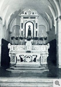 Convento di S. Matteo a S. Marco in Lamis. Altare maggiore in marmo policromo.