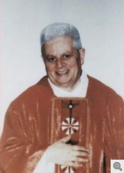 Don Bonifacio Cipriani, assistente ecclesiastico.