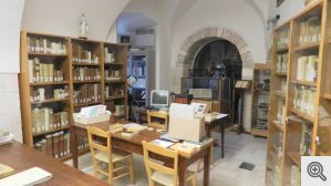 S. Marco in Lamis: Convento di S. Matteo - Particolare della biblioteca