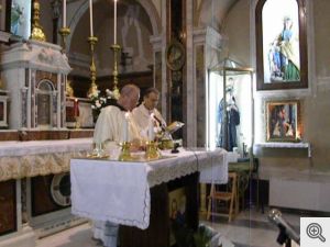 P. Mario Villani con don Luigi Tardio celebrano Messa a Santa Chiara il 22 novembre 2009 in occasione della festa di Santa Cecilia.