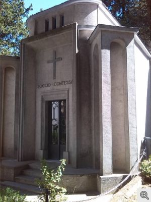 Cimitero di S. Marco in Lamis - In questa cappella funebre è sepolto Pasquale Soccio.