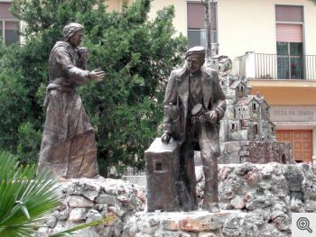 Monumento agli emigrati, opera di Filippo Pirro che si trova a San Marco in Lamis.