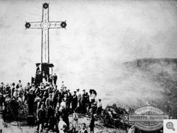 G. Bonfitto. La croce in ferro eretta sulla cima del Monte Celano. Fu costruita da Michele Serricchio.