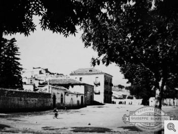 G. Bonfitto. San Marco in Lamis: vecchia veduta di Largo Piano
