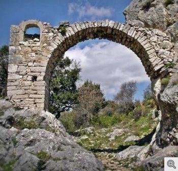 San Marco in Lamis. L'arco di San Michele nella Valle di Vituro.