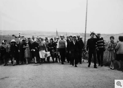 Pellegrini alla volta di Monte Sant'Angelo.