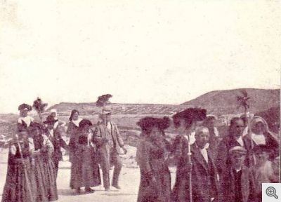 Da Bertaux. Pellegrini in marcia verso Monte Sant'Angelo.