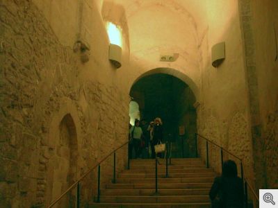 Pellegrini verso la Grotta.