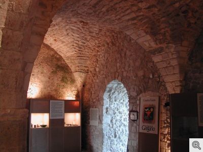 Monte Sant'Angelo. Particolare della scala che porta alla sacra grotta.