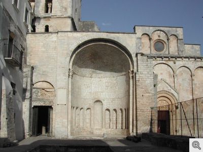 Monte Sant'Angelo. Nei dintorni della Basilica.